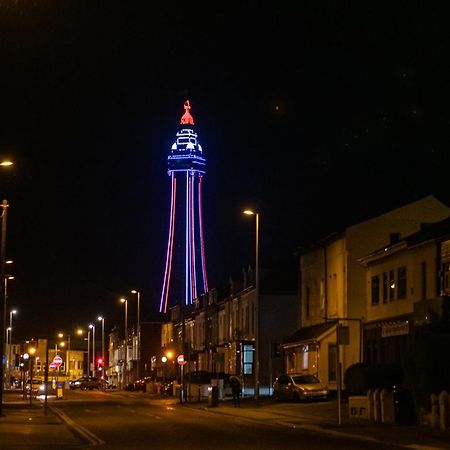 The Nest - Luxury 16 Person Apt W Jacuzzi & Parking Blackpool Exterior photo