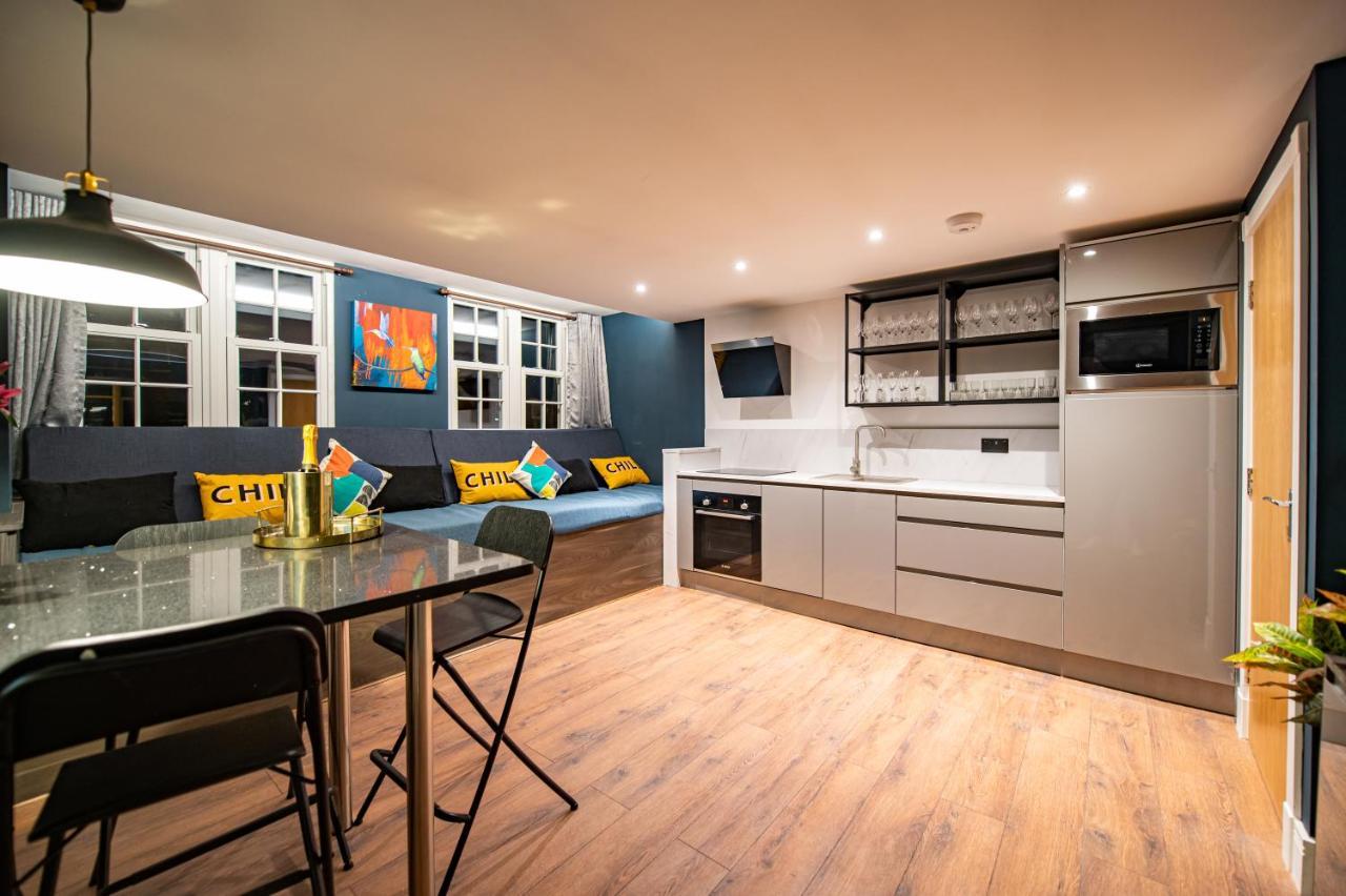 The Nest - Luxury 16 Person Apt W Jacuzzi & Parking Blackpool Exterior photo