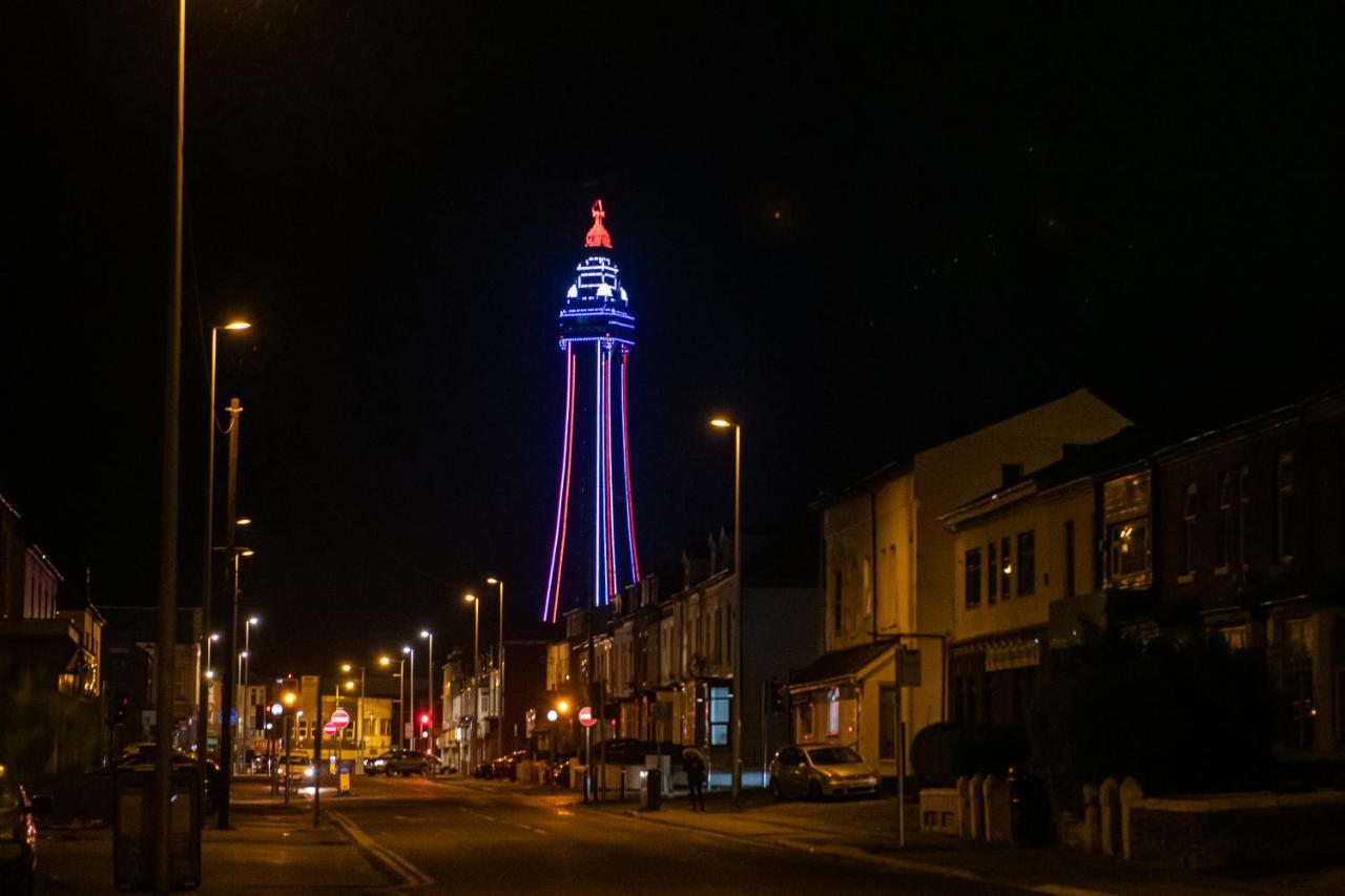 The Nest - Luxury 16 Person Apt W Jacuzzi & Parking Blackpool Exterior photo